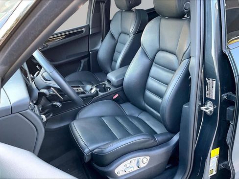 Used 2026 Porsche Macan AWD/4WD image 8