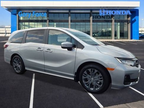 New 2026 Honda Odyssey Touring image 7