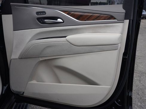 Used 2023 Cadillac Escalade ESV Premium Luxury Platinum w/ Heavy-Duty Trailer Package image 29