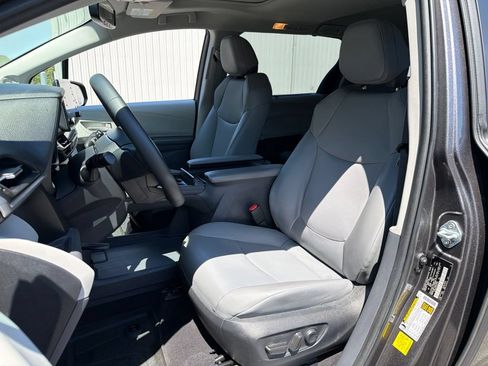 Used 2024 Toyota Sienna XLE w/ XLE Plus Package AWD/4WD image 18
