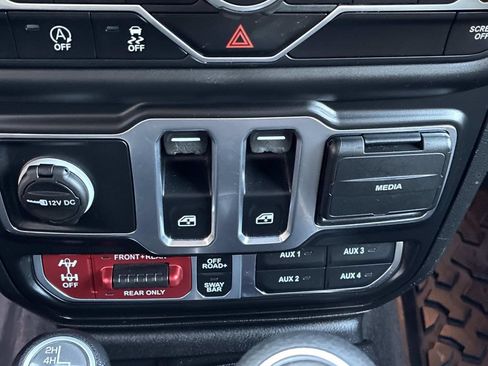 Used 2021 Jeep Wrangler Rubicon AWD/4WD image 31