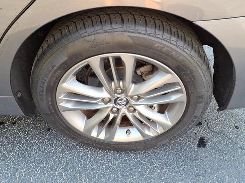 Used 2015 Toyota Camry SE image 11