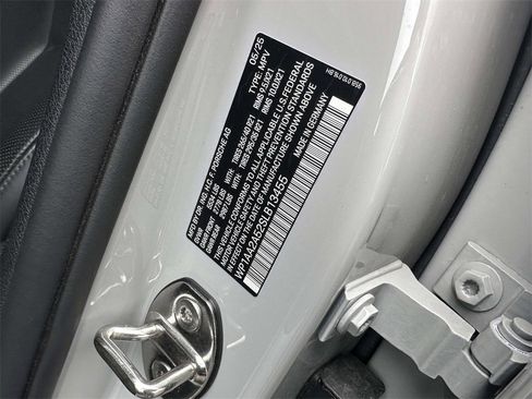 Used 2025 Porsche Macan image 7