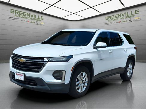 Used 2022 Chevrolet Traverse LS image 2