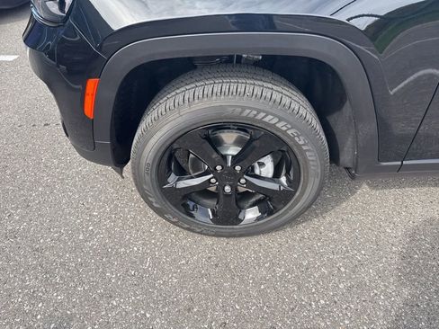 New 2025 Jeep Grand Cherokee Altitude AWD/4WD image 9