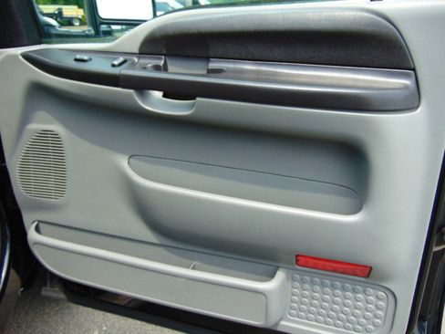Used 2005 Ford F350 XLT AWD/4WD image 46