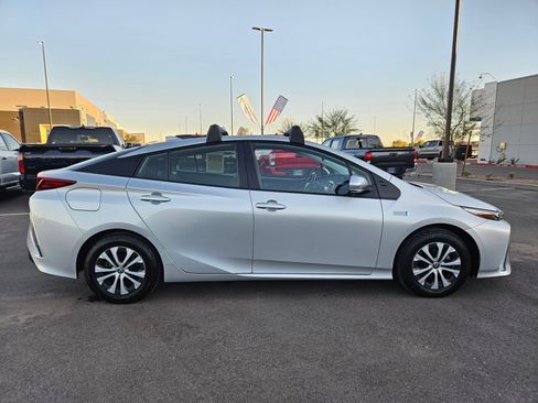Used 2022 Toyota Prius Prime LE image 6