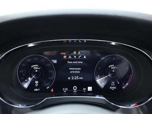 Used 2021 Bentley Bentayga w/ First Edition Specification AWD/4WD image 33