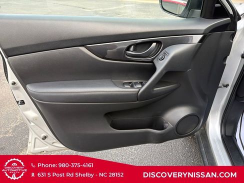 Certified 2020 Nissan Rogue S image 10