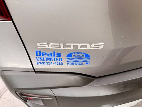 Used 2024 Kia Seltos LX AWD/4WD image 5