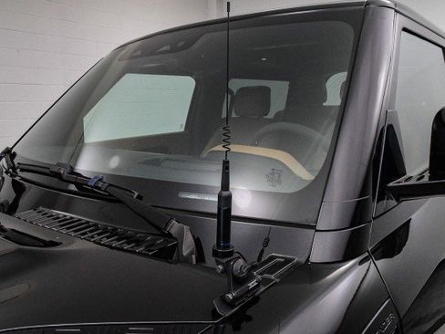 Used 2024 Land Rover Defender 90 V8 image 36