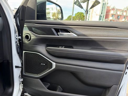 Used 2023 Jeep Wagoneer Series III w/ Flexible Seating Group image 33