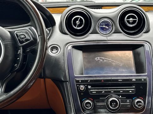Used 2011 Jaguar XJ Supercharged image 16