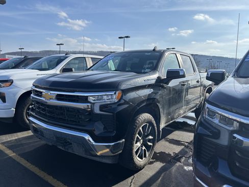 Used 2024 Chevrolet Silverado 1500 LT image 4