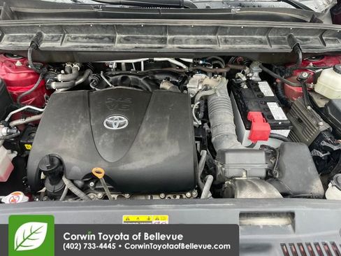 Used 2021 Toyota Highlander XLE AWD/4WD image 28