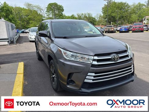 Used 2019 Toyota Highlander LE image 1