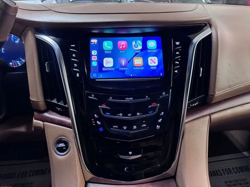 Used 2017 Cadillac Escalade Platinum AWD/4WD image 30