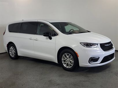 New 2026 Chrysler Pacifica Select