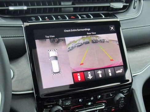 New 2025 Jeep Grand Cherokee Limited w/ Luxury Tech Group II image 21