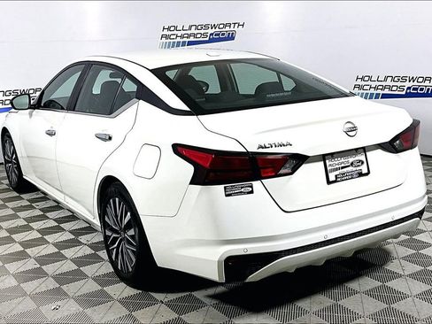 Used 2025 Nissan Altima 2.5 SV FWD image 8