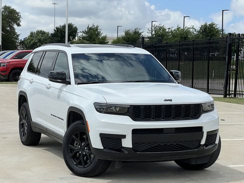 Used 2024 Jeep Grand Cherokee L Altitude AWD/4WD image 1