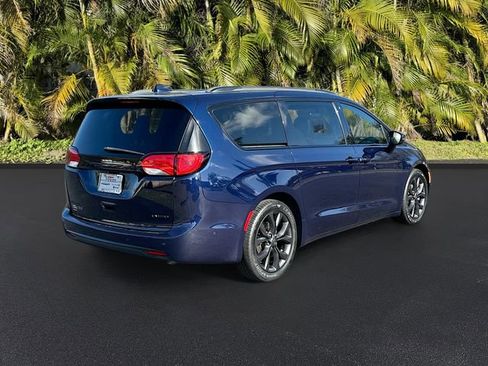 Used 2020 Chrysler Pacifica Limited image 5