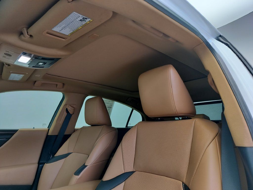 Used 2023 Lexus ES 350 w/ Premium Package FWD image 10