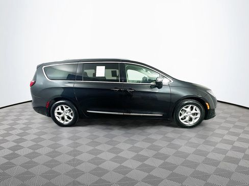 Used 2019 Chrysler Pacifica Limited FWD image 10