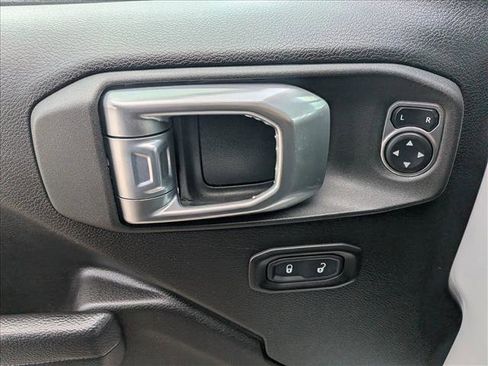 Used 2023 Jeep Wrangler Unlimited w/ Sun & Screen Package image 15