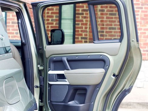 Used 2024 Land Rover Defender 110 S image 21