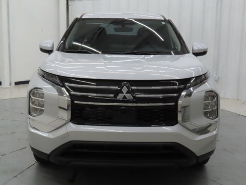 New 2026 Mitsubishi Outlander ES image 5