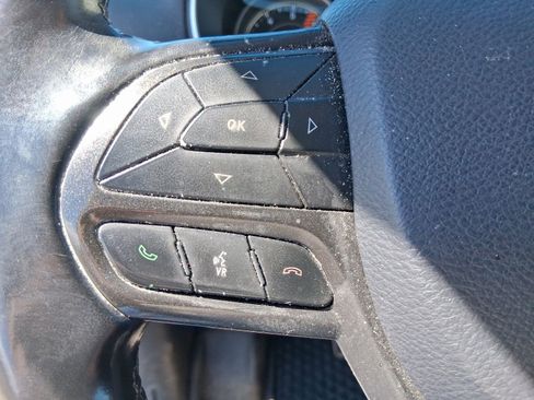 Used 2020 Jeep Cherokee Trailhawk w/ Cold Weather Group AWD/4WD image 17