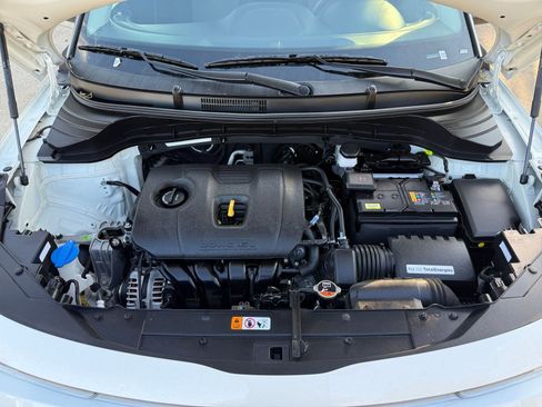 Used 2025 Kia Soul LX w/ LX Technology Package FWD image 32