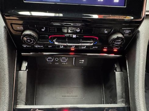 Used 2023 Jeep Grand Cherokee Altitude image 19