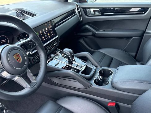Used 2023 Porsche Cayenne Coupe image 19