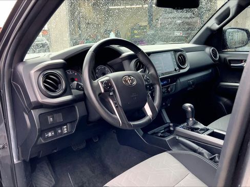 Used 2022 Toyota Tacoma TRD Off-Road image 16