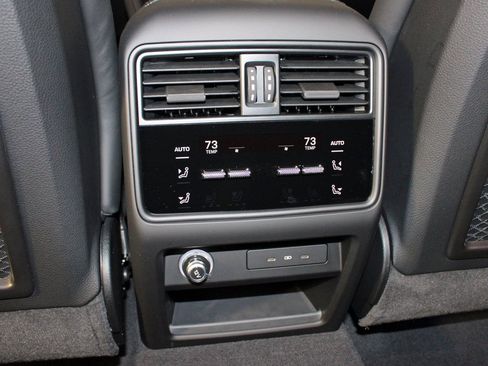 Used 2025 Porsche Cayenne Coupe image 35