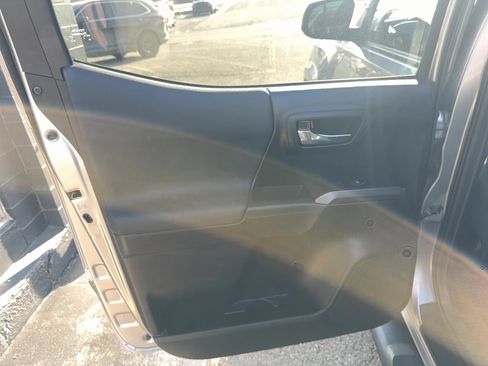 Used 2021 Toyota Tacoma TRD Sport image 13