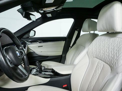 Used 2021 BMW M550i xDrive AWD/4WD image 5