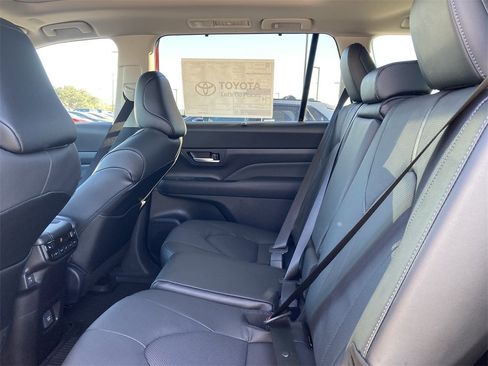 New 2026 Toyota Grand Highlander Limited image 3