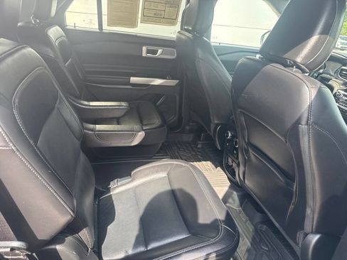 Used 2022 Ford Explorer Limited w/ Equipment Group 301A RWD image 31