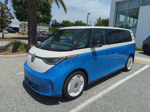 Used 2025 Volkswagen ID. Buzz 1st Edition RWD image 5