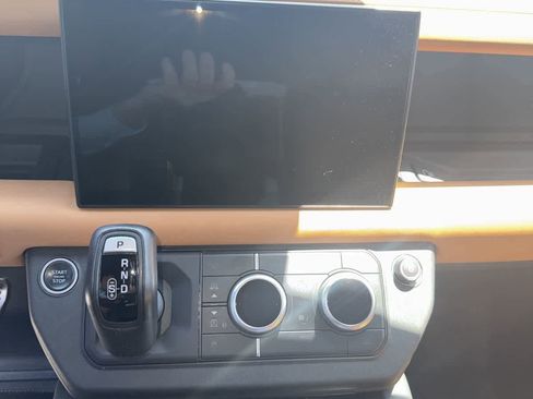 Used 2023 Land Rover Defender 110 V8 AWD/4WD image 18