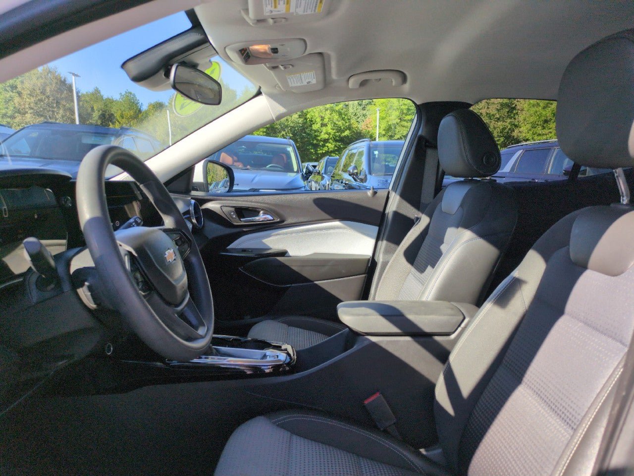 Used 2025 Chevrolet Trax LT FWD image 14