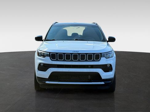 Used 2023 Jeep Compass Limited w/ Elite Group AWD/4WD image 2