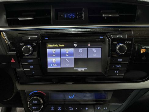 Used 2014 Toyota Corolla LE image 19