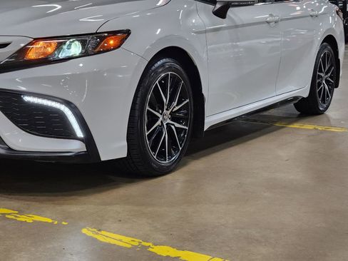 Used 2022 Toyota Camry SE image 16