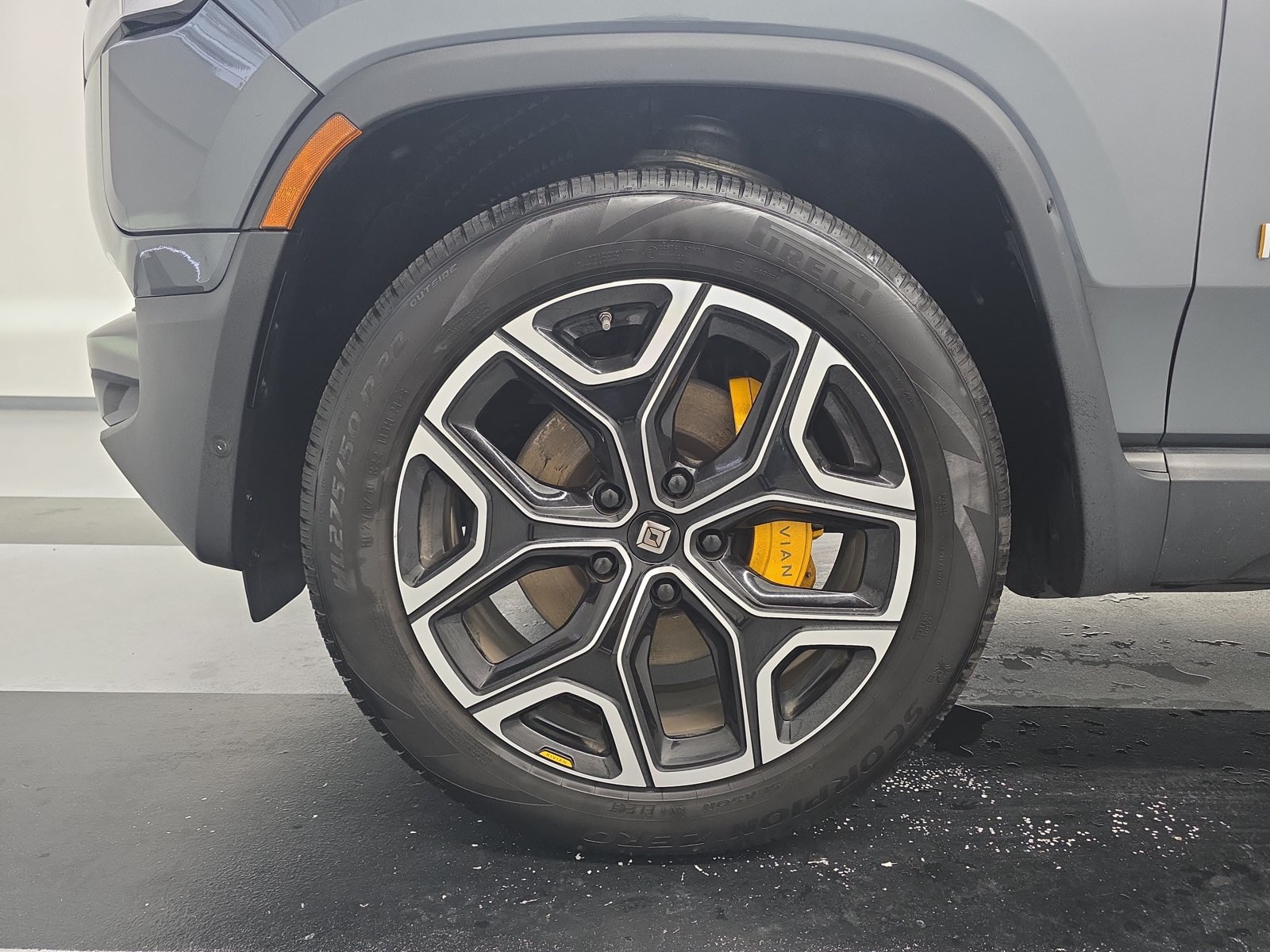 Used 2022 Rivian R1S Launch Edition Quad AWD/4WD image 9