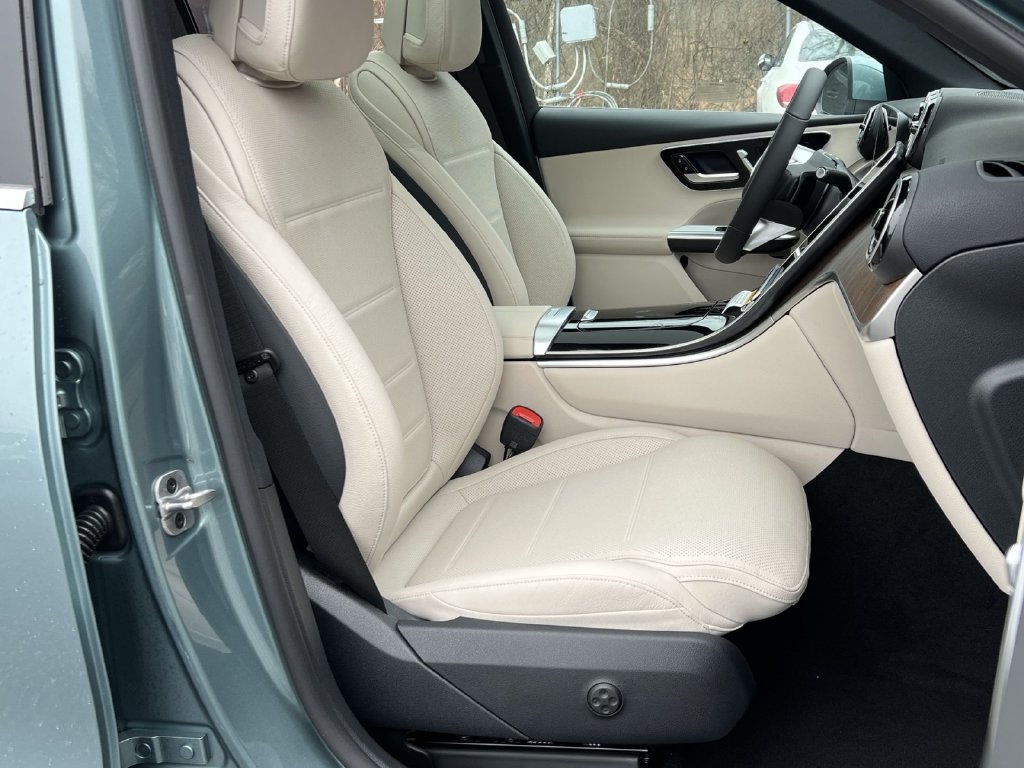 Used 2026 Mercedes-Benz GLC 300 4MATIC image 26