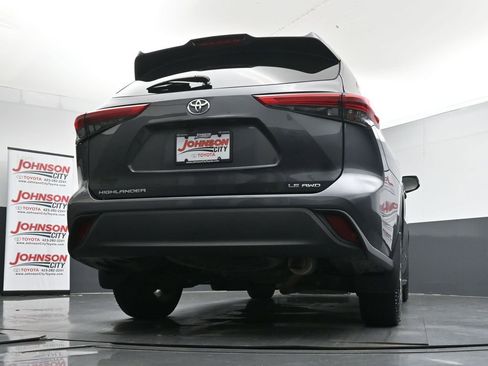 Used 2021 Toyota Highlander LE AWD/4WD image 40